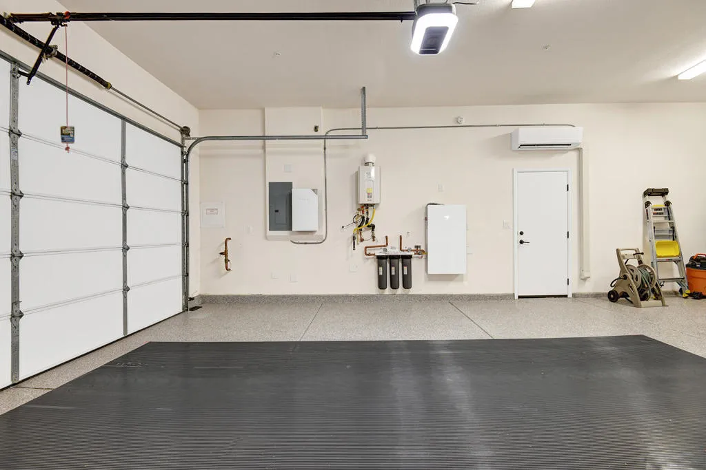 GARAGE.jpg mls