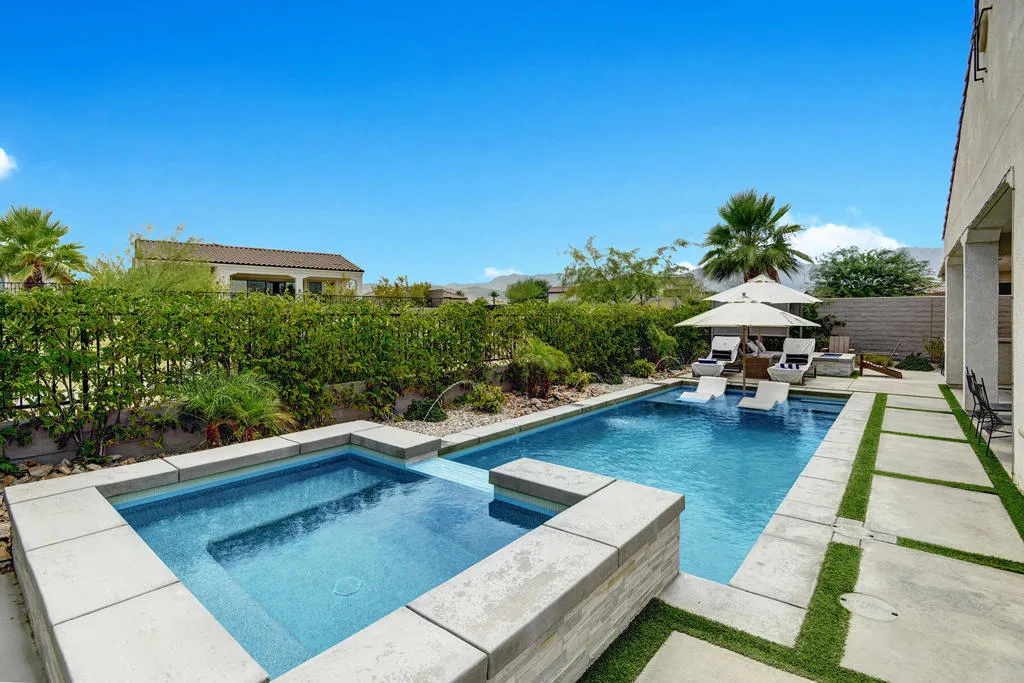 POOL.jpg mls