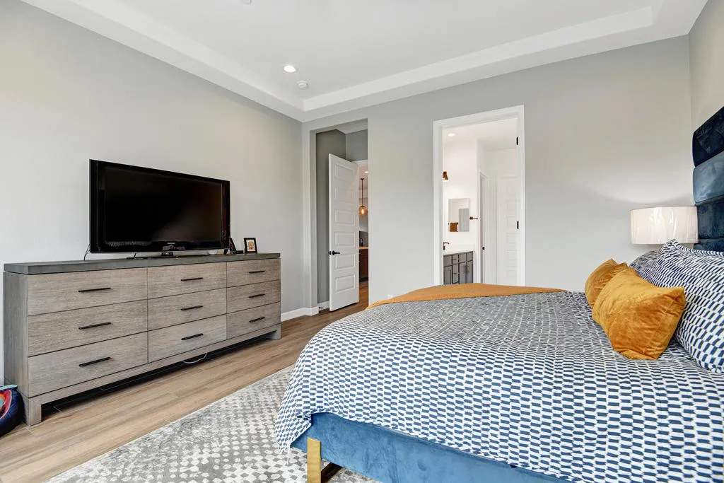 PRIMARY BEDROOM REVERSE.jpg mls