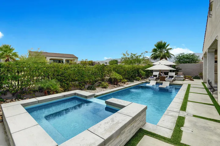 POOL.jpg mls