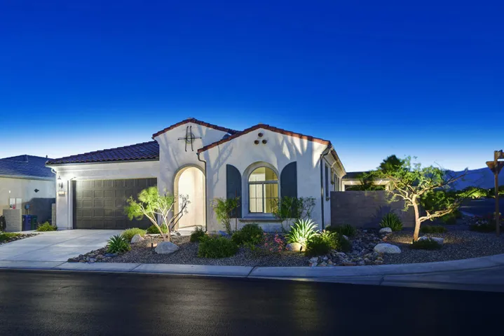 NIGHT FRONT OF HOME.jpg mls