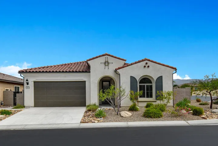 FRONT OF HOME.jpg mls