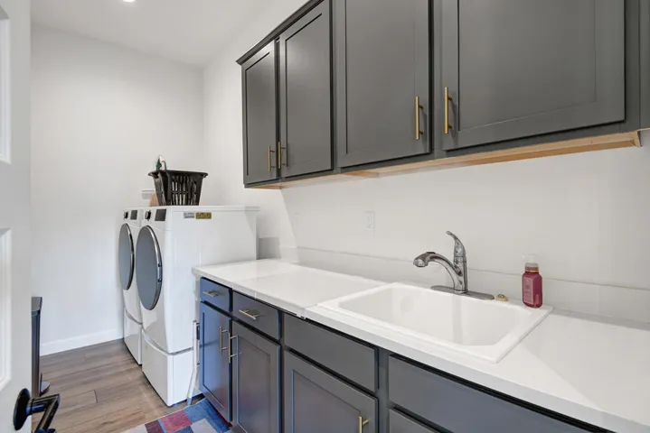 LAUNDRY ROOM.jpg mls