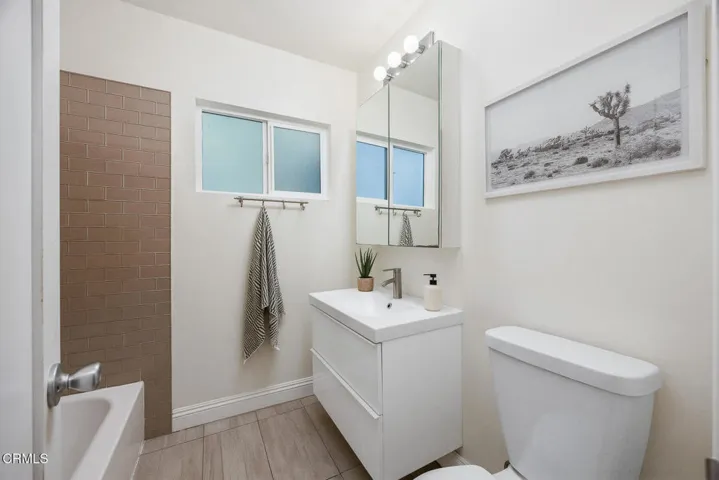 Hallway Full Bath