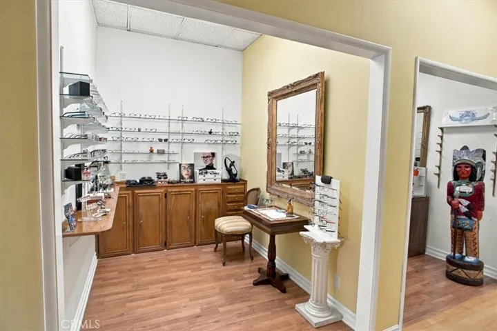 2915 W Magnolia Boulevard, Burbank, California 91505 — photo 5
