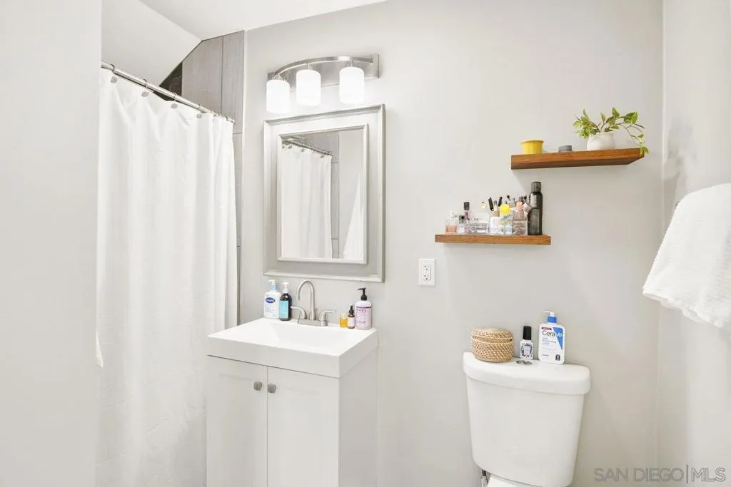 Bathroom for front unit 1bd