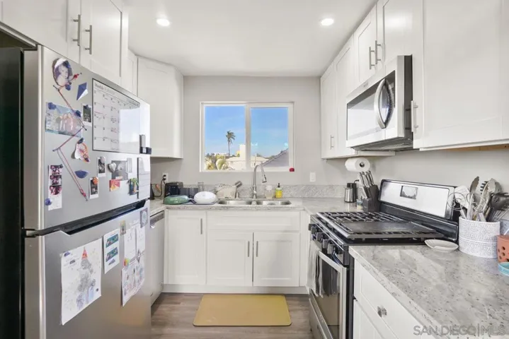 Kitchen in upstairs one bd
