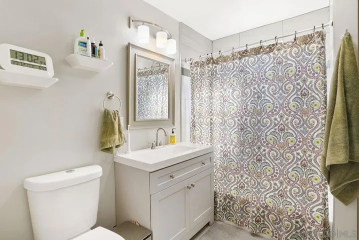 Hall Bath in upstairs 1bd-one of two baths