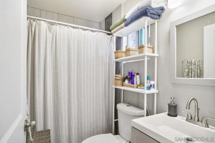 Updated Bath in Pool house