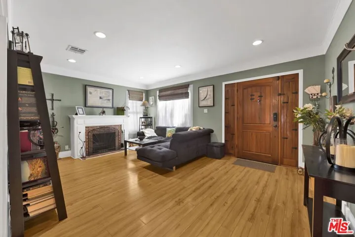 529 W Wilson Avenue, Glendale, California 91203 — photo 4