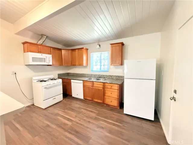 828 N Buena Vista Street, Hemet, California 92543 — photo 4