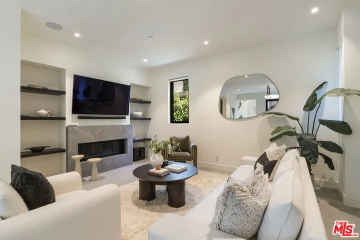923 Hilldale Ave, West Hollywood, California 90069 — photo 5