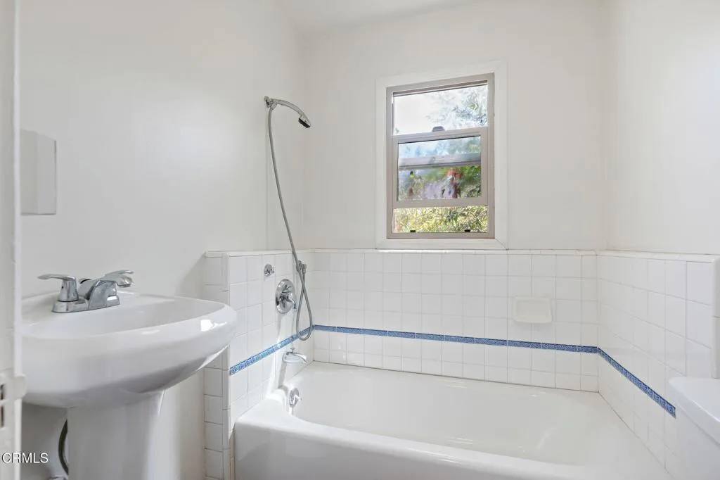 Studio full bathroom