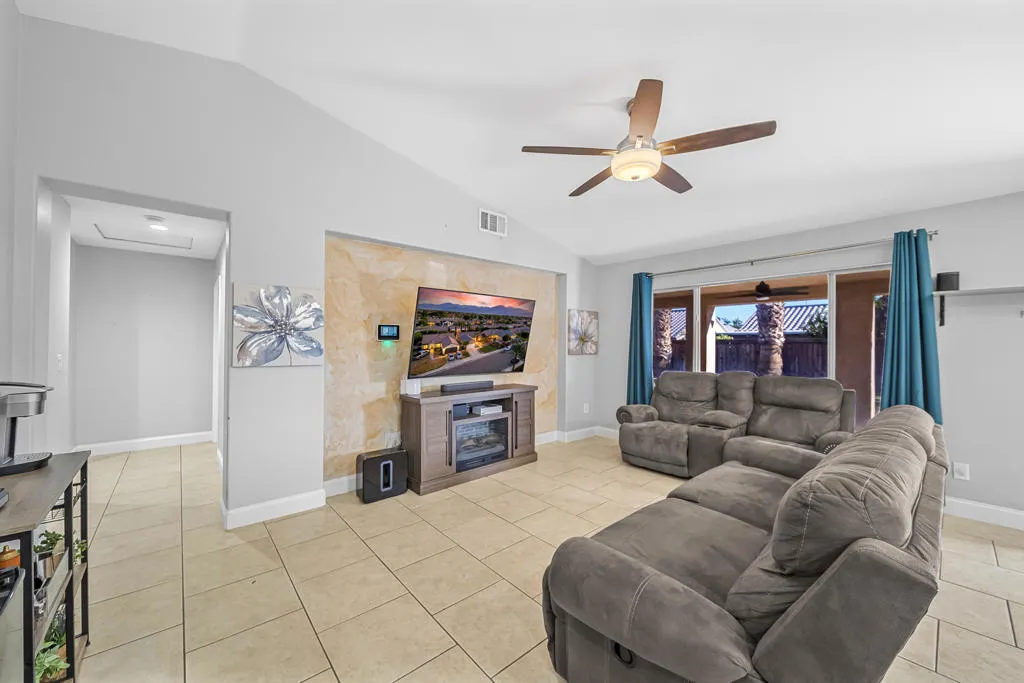 84119 ave europa (1)