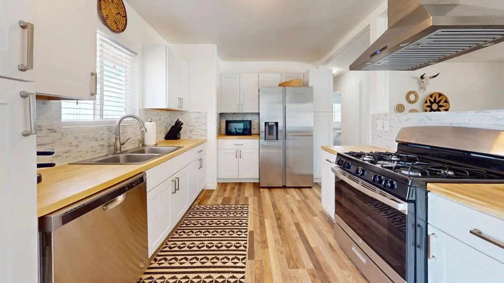 5-web-or-mls-60644-Lathem-Kitchen 1