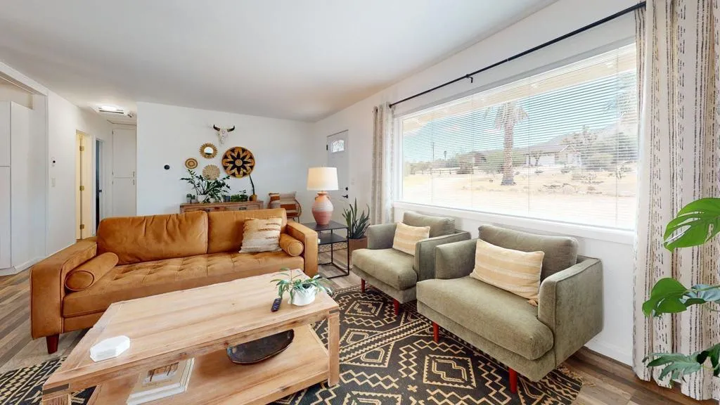 8-web-or-mls-60644-Lathem-Living-Room