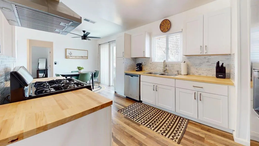 6-web-or-mls-60644-Lathem-Kitchen
