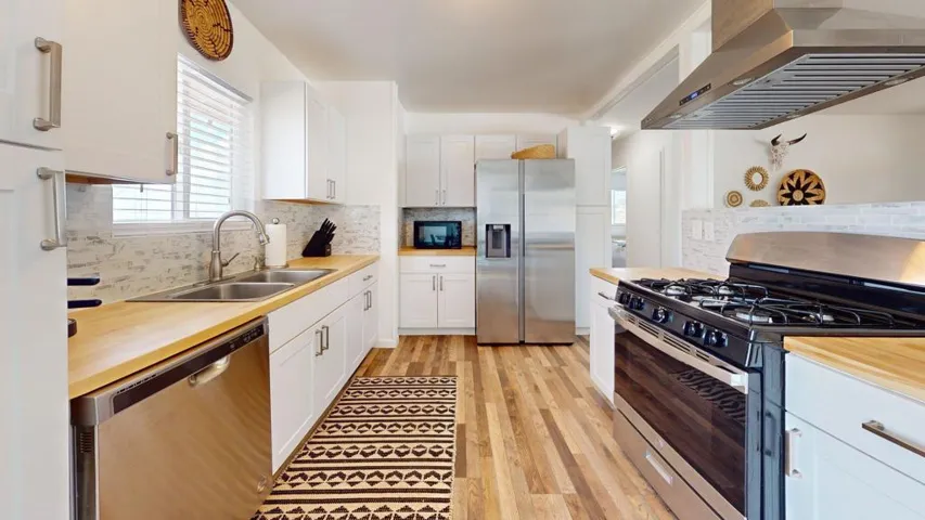5-web-or-mls-60644-Lathem-Kitchen 1