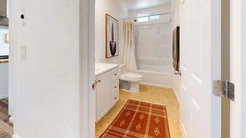 25-web-or-mls-60644-Lathem-Bathroom
