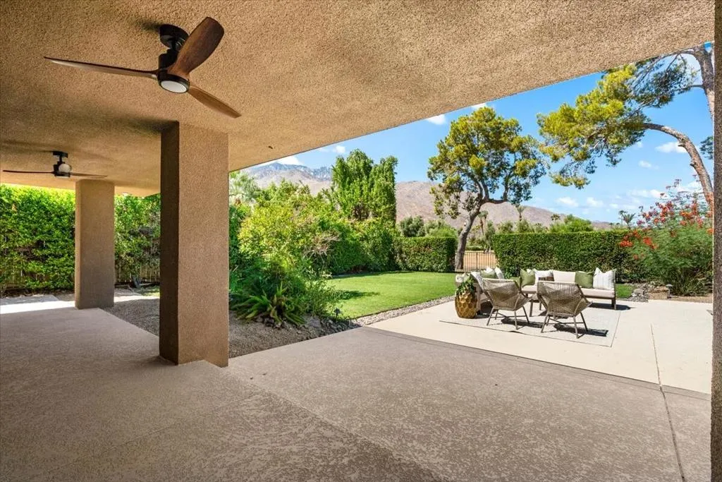 25-1550 E Murray Canyon Dr-25