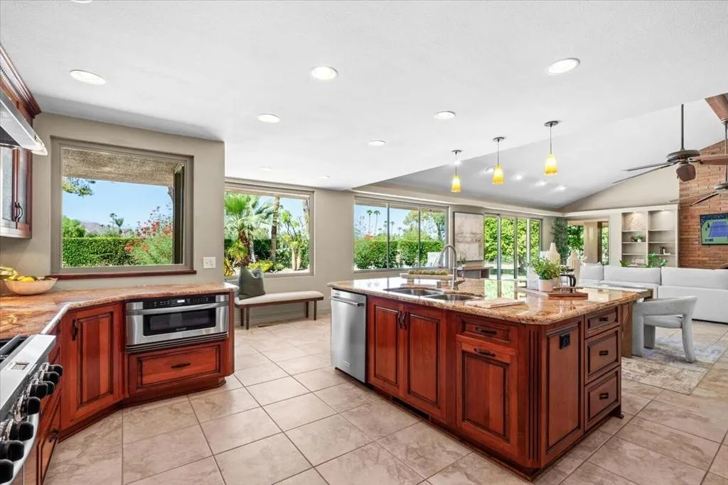 12-1550 E Murray Canyon Dr-56