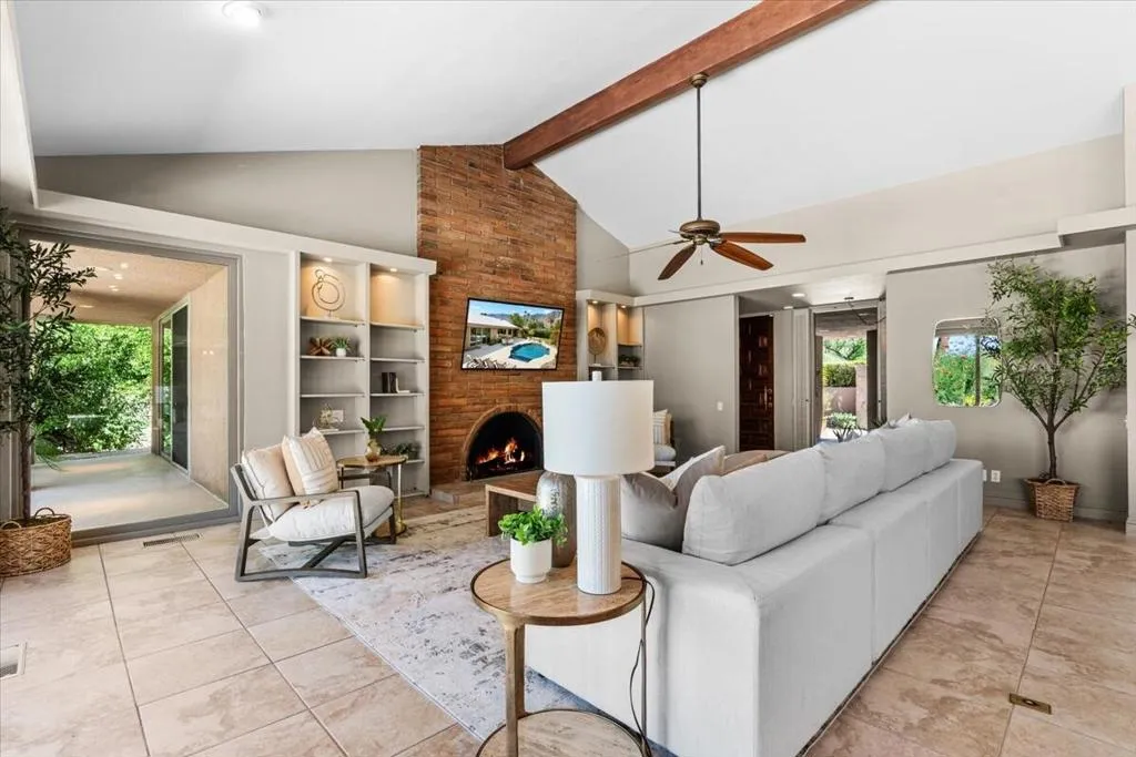 09-1550 E Murray Canyon Dr-50