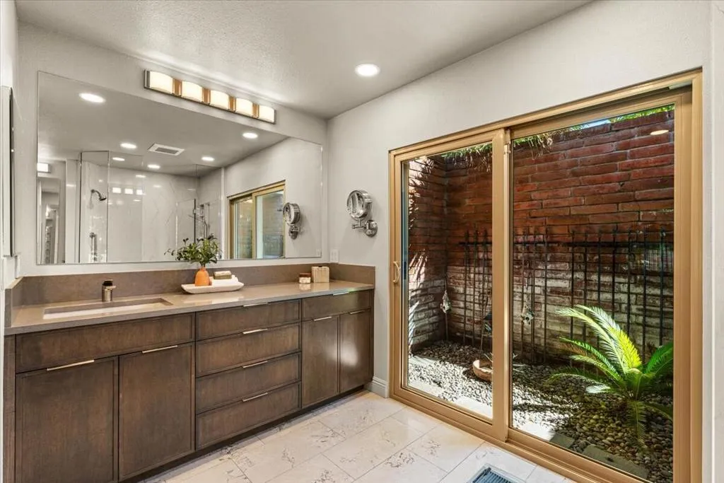 15-1550 E Murray Canyon Dr-65