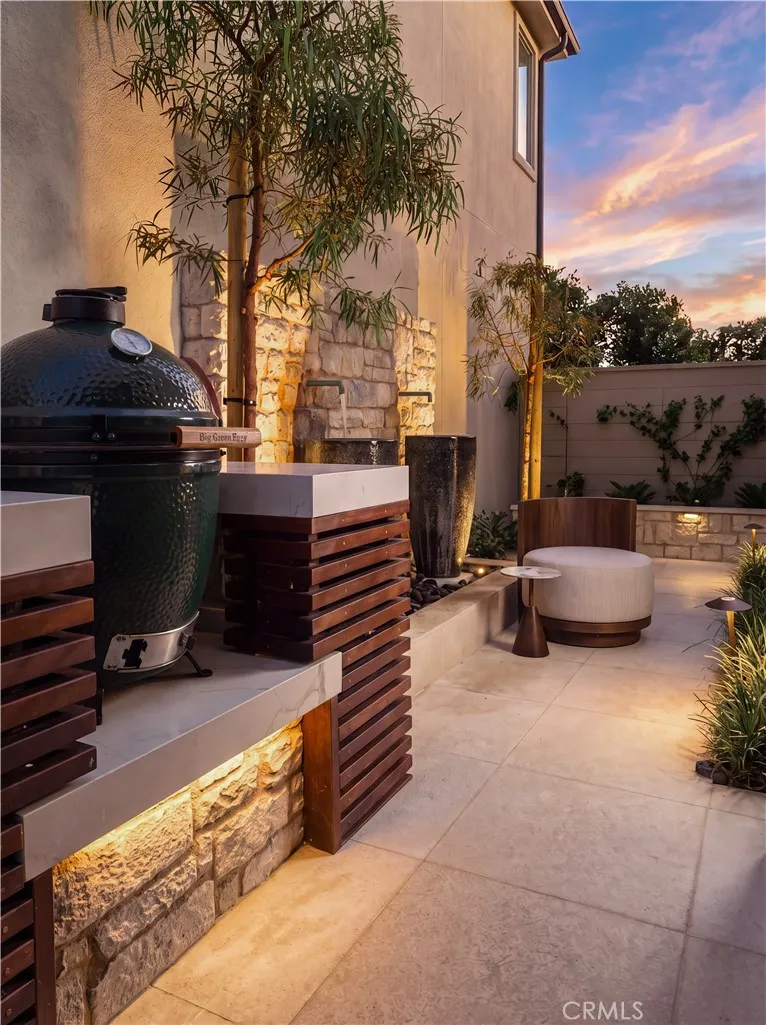 Alder side patio
