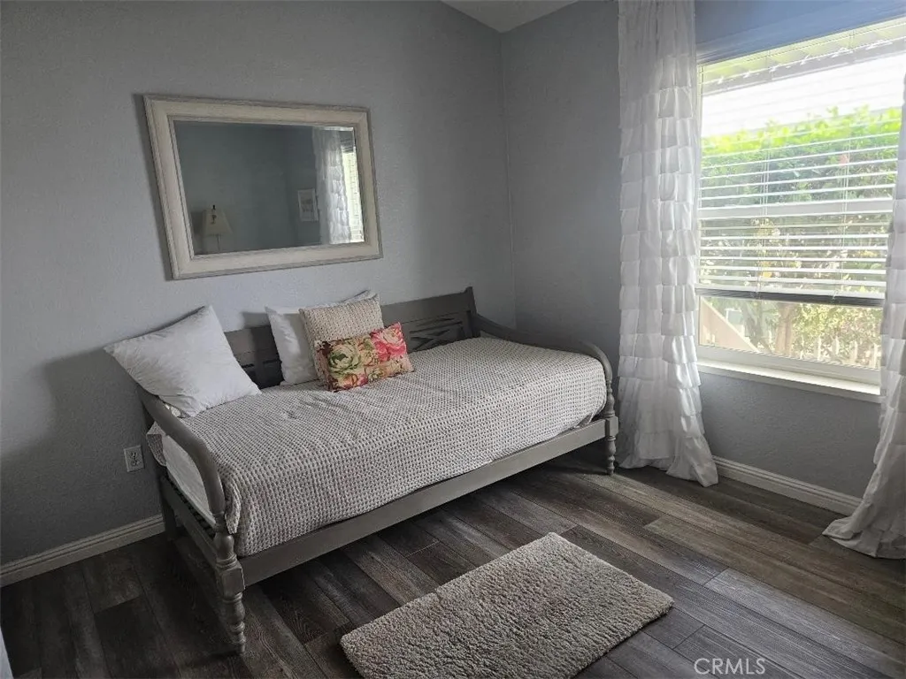 2nd Bedroom Photo2