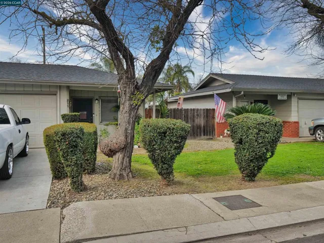 211 Kingston Lane, Modesto, California 95354-3128 — photo 4