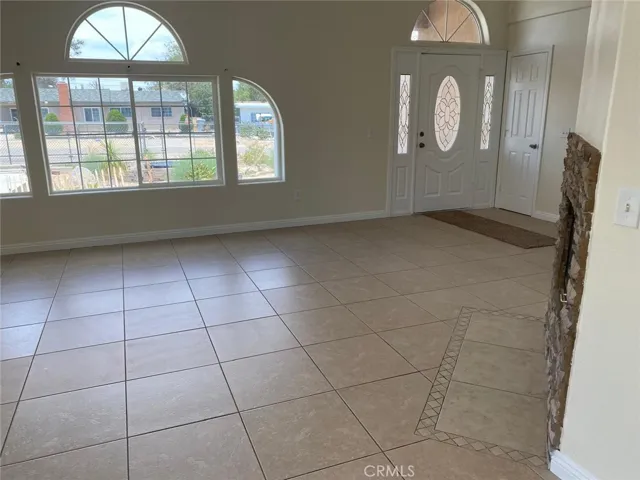 15921 Pine St., Hesperia, California 92345 — photo 5