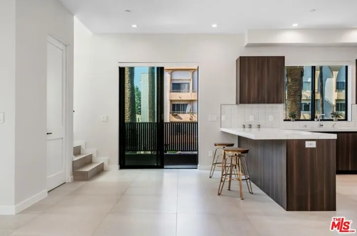 530 N Hayworth Avenue A, Los Angeles, California 90048 — photo 4