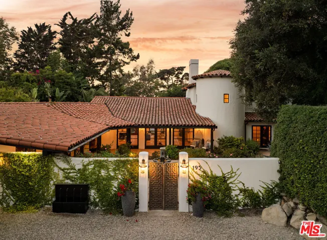Front Entrance & Courtyard