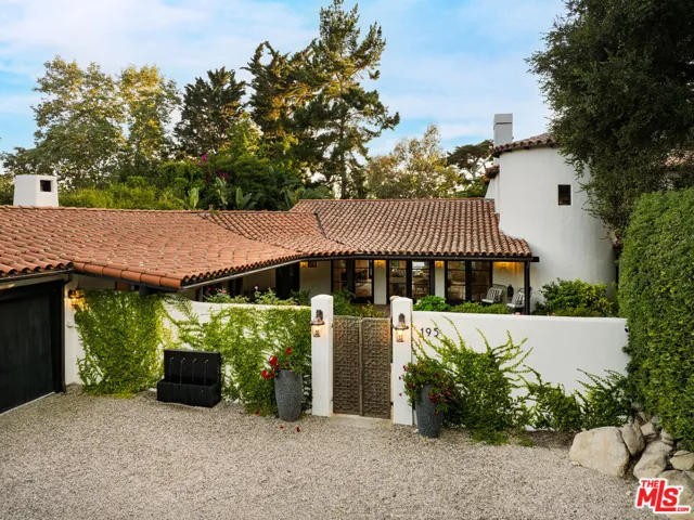 Front Entrance & Courtyard