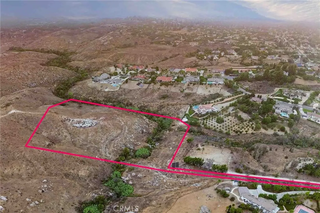 6743 Canyon Hill