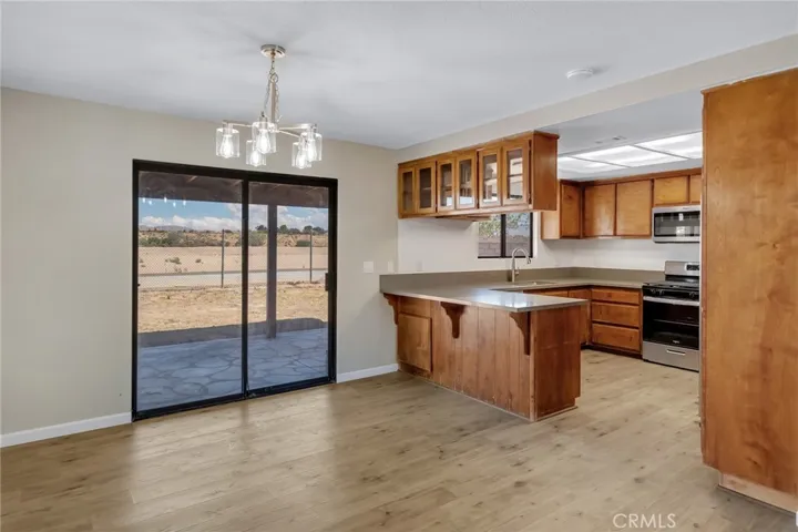 13145 Riverview, Victorville, California 92395 — photo 5