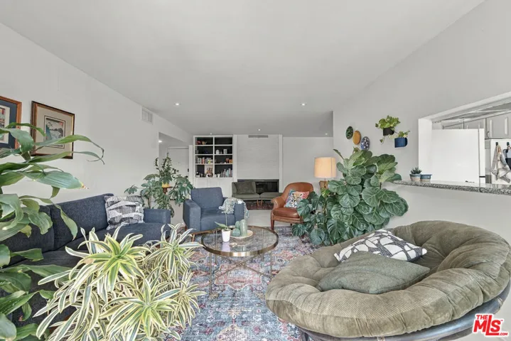 949 N Kings Road 309, West Hollywood, California 90069 — photo 5