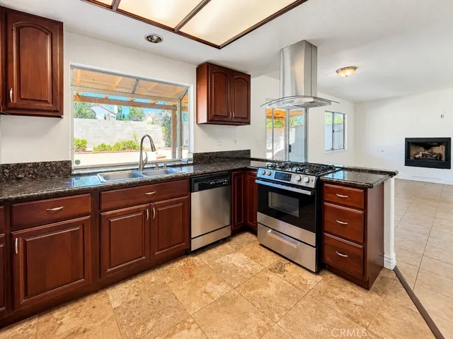 1520 Turquoise, Corona, California 92882 — photo 5