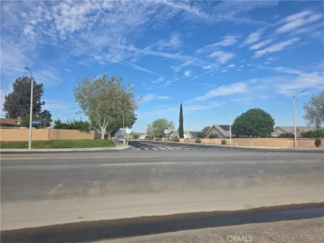 28 E Avenue R8, Palmdale, California 93550 — photo 4
