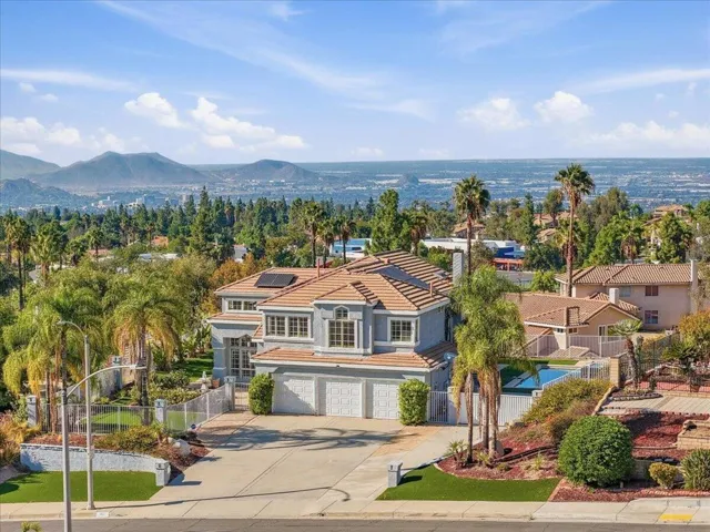 901 Clearwood Avenue, Riverside, California 92506 — photo 4