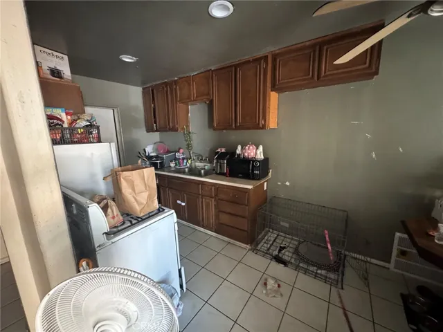 208 E Olive, San Bernardino, California 92410 — photo 5