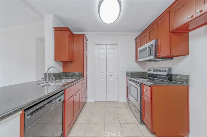 1027 Vista Del Cerro Drive 204, Corona, California 92879 — photo 5
