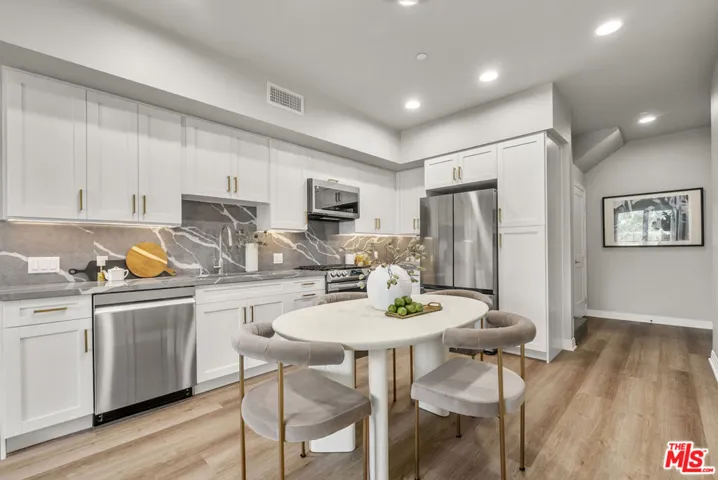 7428 Santa Monica Boulevard 201, West Hollywood, California 90046 — photo 5