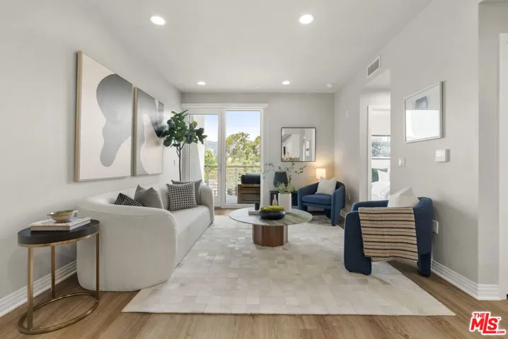 7428 Santa Monica Boulevard 201, West Hollywood, California 90046 — photo 4