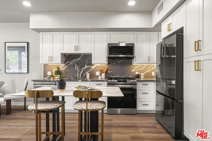 7428 Santa Monica Boulevard 202, West Hollywood, California 90046 — photo 5
