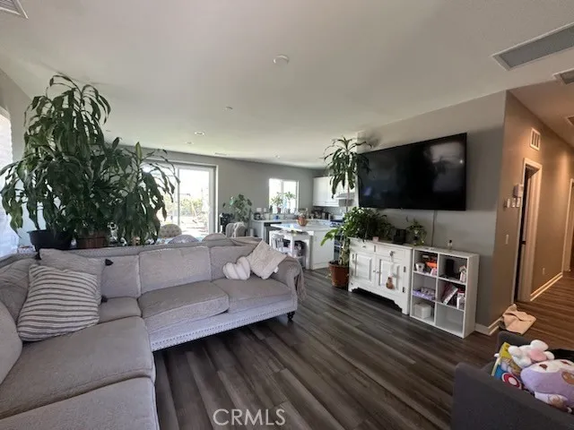 563 Sunshow Court, Hemet, California 92543 — photo 4