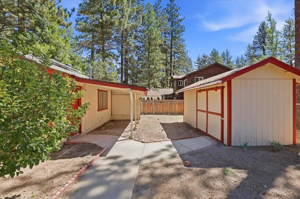 35-Exterior Property View