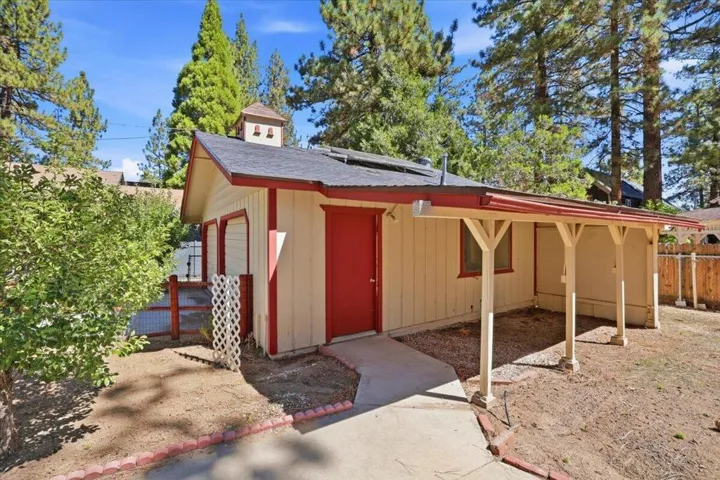 36-Exterior Property View