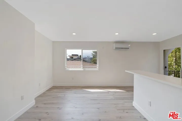 1025 Pleasantview Avenue B, Venice, California 90291 — photo 5