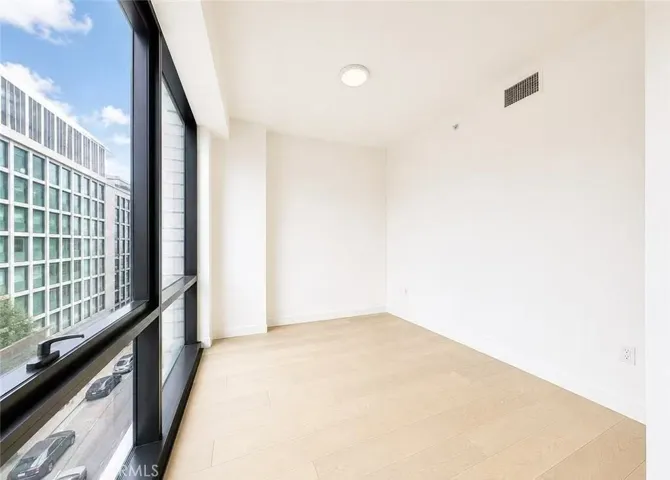 400 S Broadway, Los Angeles, California 90013 — photo 5